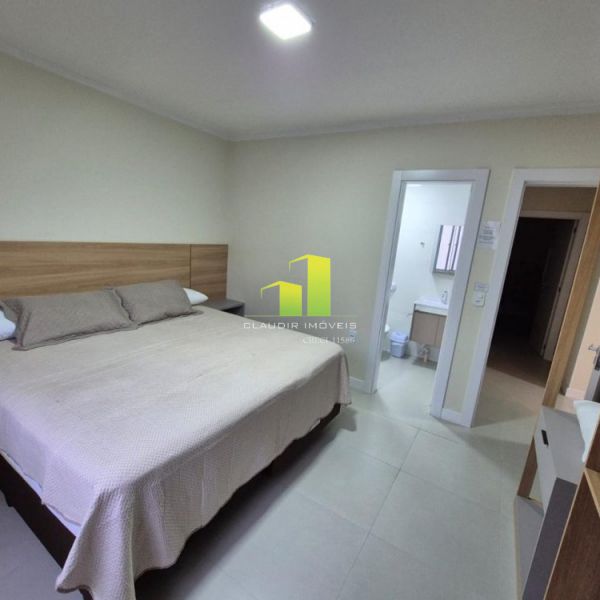 Apto 2 Quartos na Av. Principal Perto da Praia