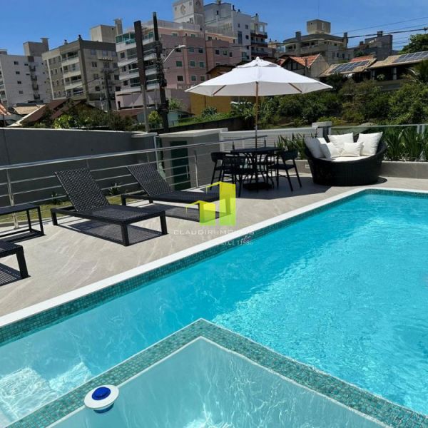 Casa com Piscina 3 Quartos para at� 10 Pessoas
