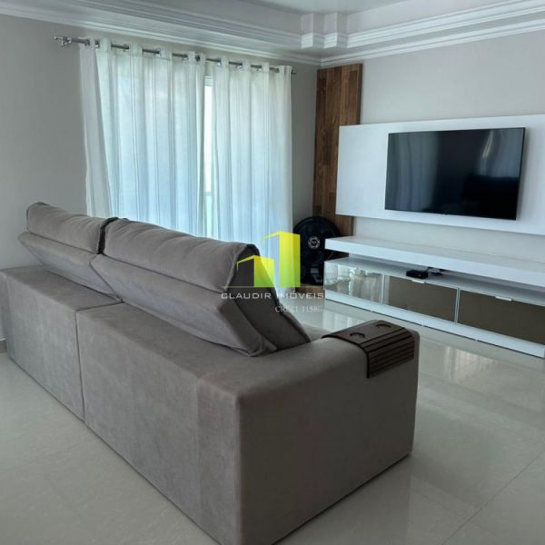 Casa com Piscina 3 Quartos para at� 10 Pessoas