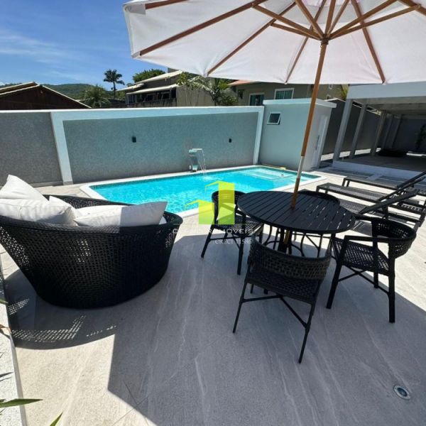 Casa com Piscina 3 Quartos para at� 10 Pessoas