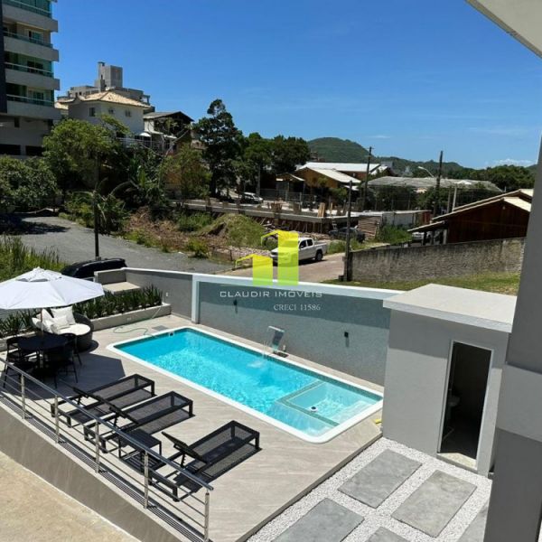 Casa com Piscina 3 Quartos para at� 10 Pessoas