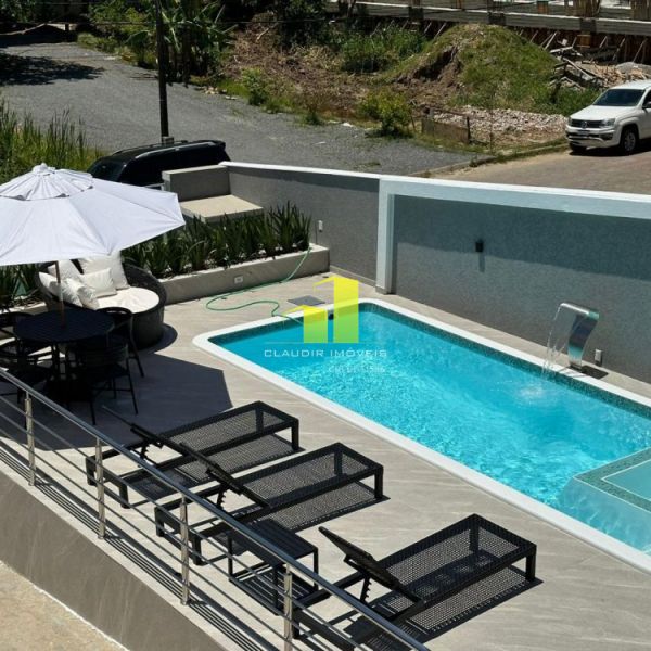Casa com Piscina 3 Quartos para at� 10 Pessoas