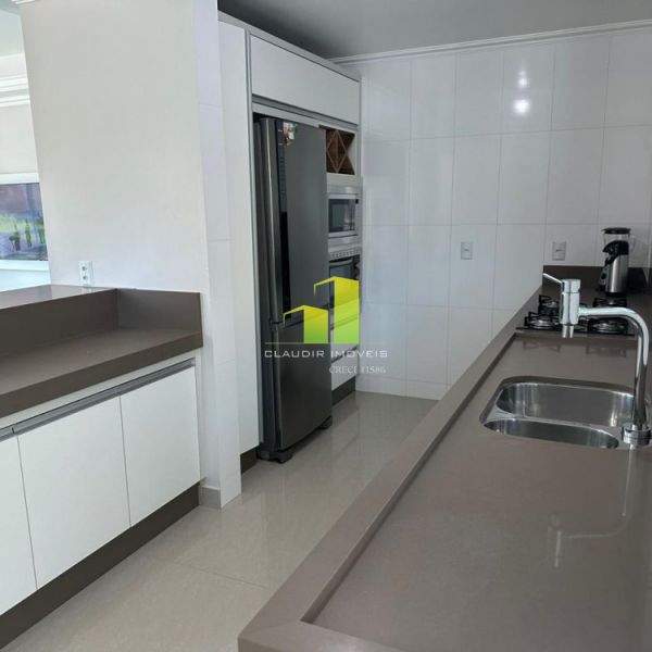 Casa com Piscina 3 Quartos para at� 10 Pessoas