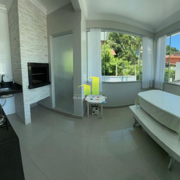 Casa com Piscina 3 Quartos para at� 10 Pessoas