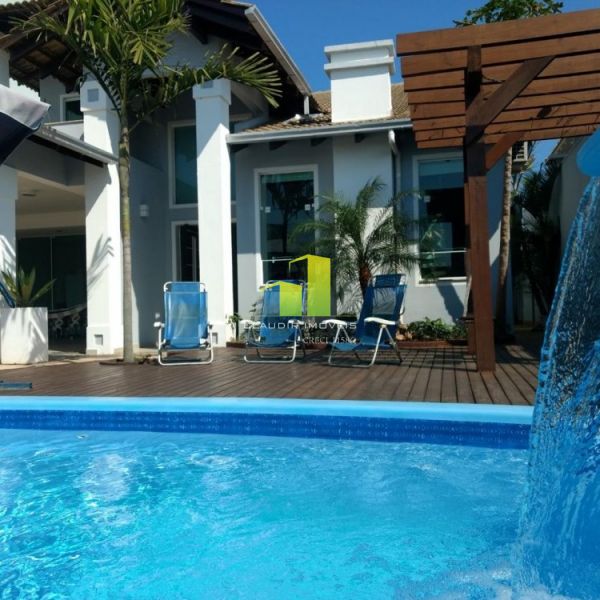 Casa com Piscina 4 suites - 12 pessoas em Mariscal