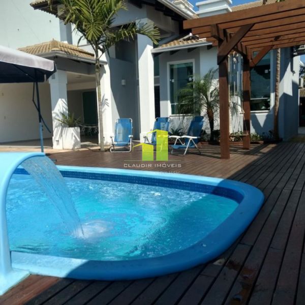 Casa com Piscina 4 suites - 12 pessoas em Mariscal