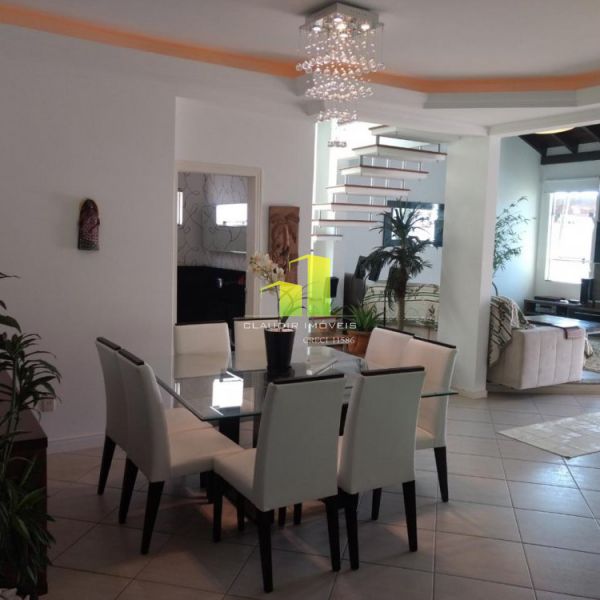 Casa com Piscina 4 suites - 12 pessoas em Mariscal