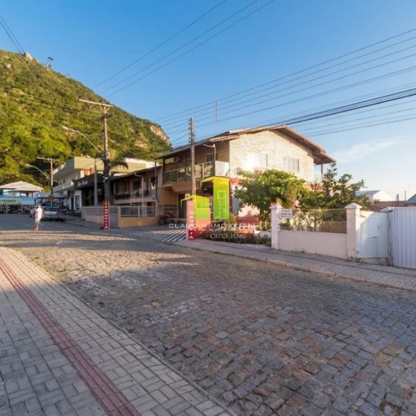Casa � Beira Mar com 4 quartos para at� 12 pessoas