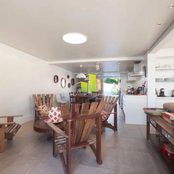 Casa � Beira Mar com 4 quartos para at� 12 pessoas