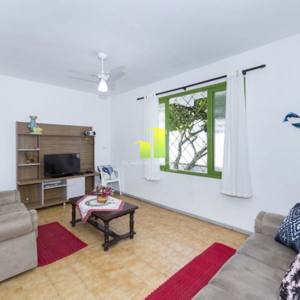 Casa na Quadra do Mar, � 20 mts na Praia de Bombas