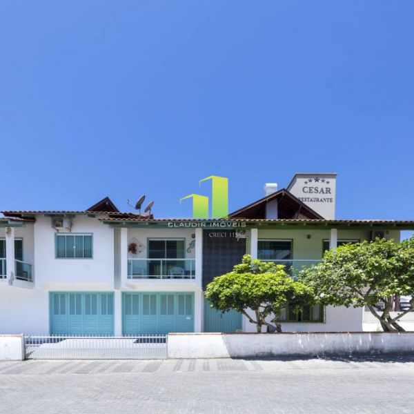 Casa na Quadra do Mar, � 20 mts na Praia de Bombas