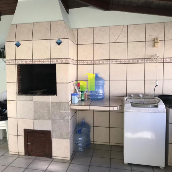 Casa 3 dormit�rios a 100 metros da praia
