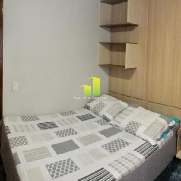 Casa 3 dormit�rios a 100 metros da praia