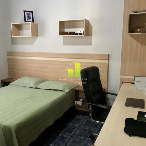 Casa 3 dormit�rios a 100 metros da praia