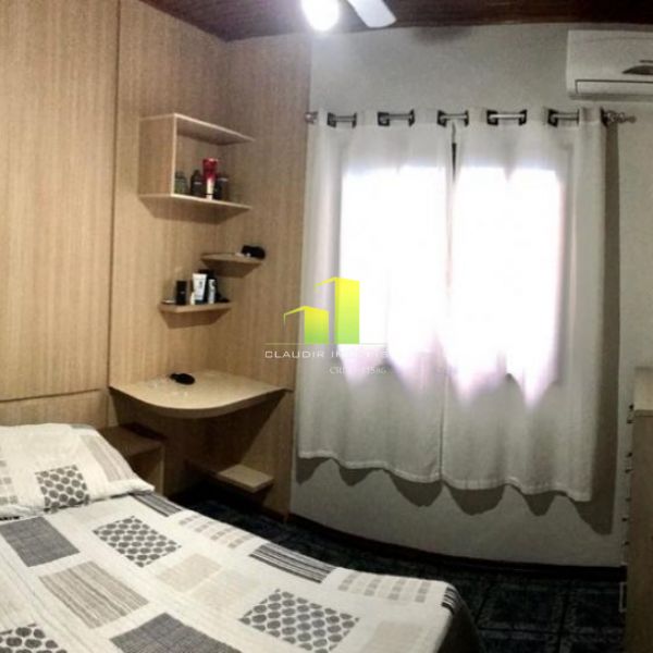 Casa 3 dormit�rios a 100 metros da praia