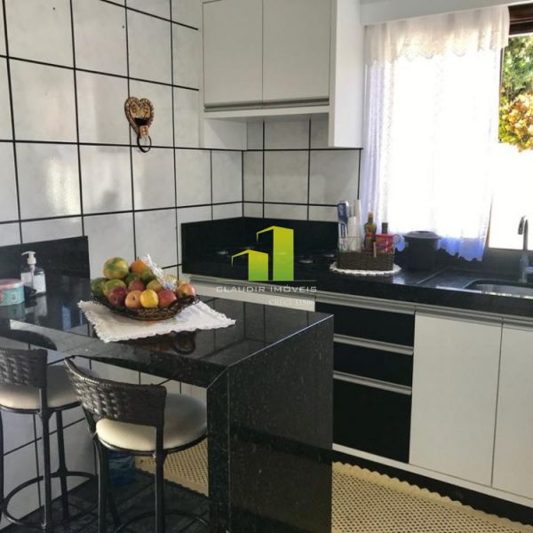 Casa 3 dormit�rios a 100 metros da praia