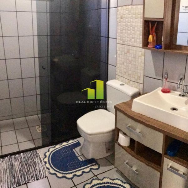 Casa 3 dormit�rios a 100 metros da praia