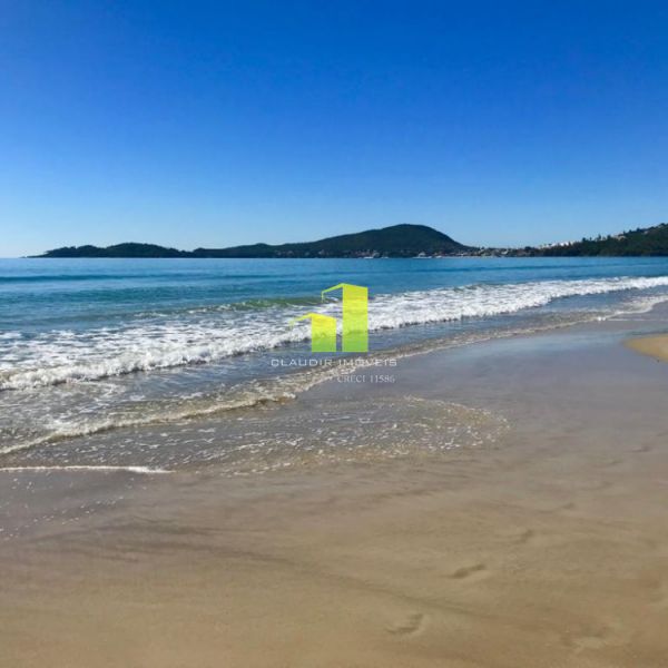 Casa 3 dormit�rios a 100 metros da praia