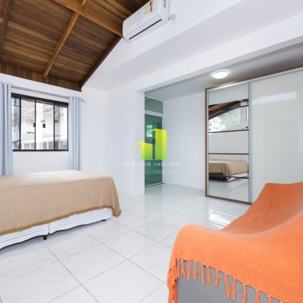 Casa de 6 dormit�rios para 15 pessoas em Bombinhas