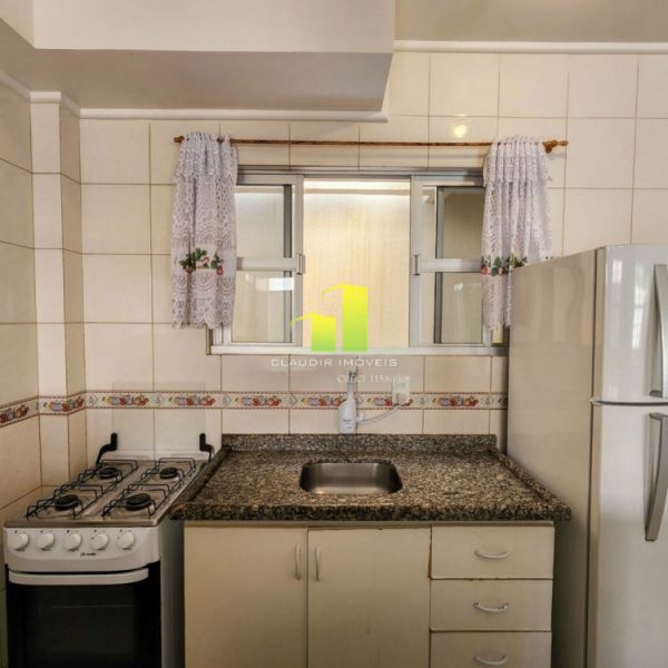Apartamento econ�mico � 70 metros do mar em Bombas