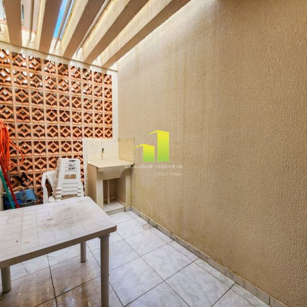 Apartamento econ�mico � 70 metros do mar em Bombas