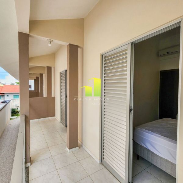 Apartamento econ�mico � 70 metros do mar em Bombas