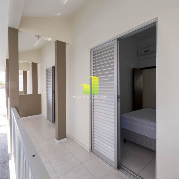 Apartamento econ�mico � 70 metros do mar em Bombas