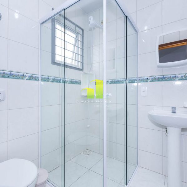 Apartamento econ�mico � 70 metros do mar em Bombas