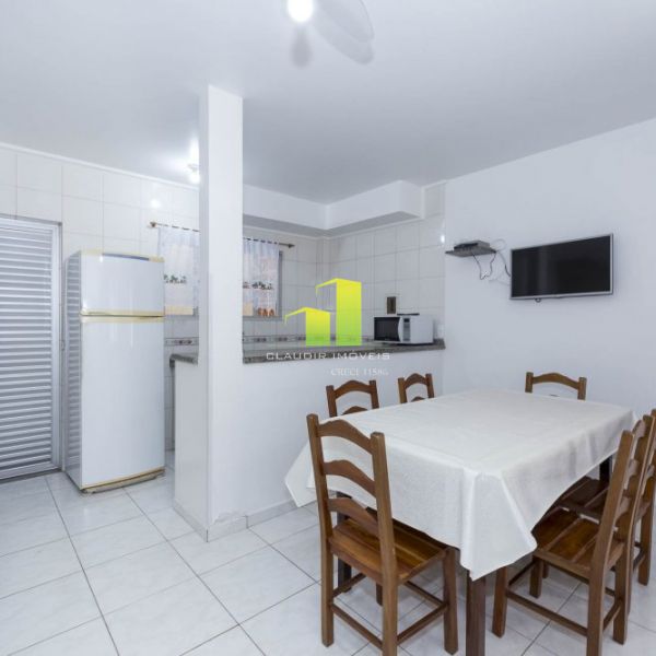 Apartamento econ�mico � 70 metros do mar em Bombas