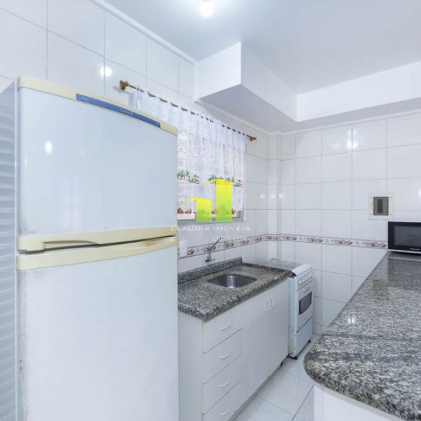 Apartamento econ�mico � 70 metros do mar em Bombas
