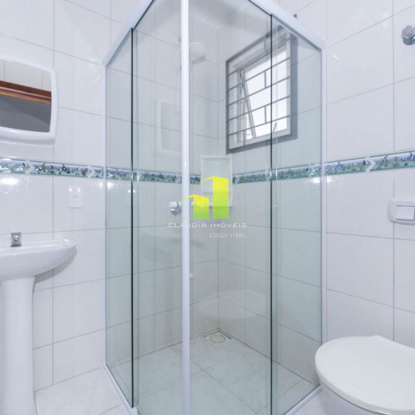 Apartamento econ�mico � 70 metros do mar em Bombas