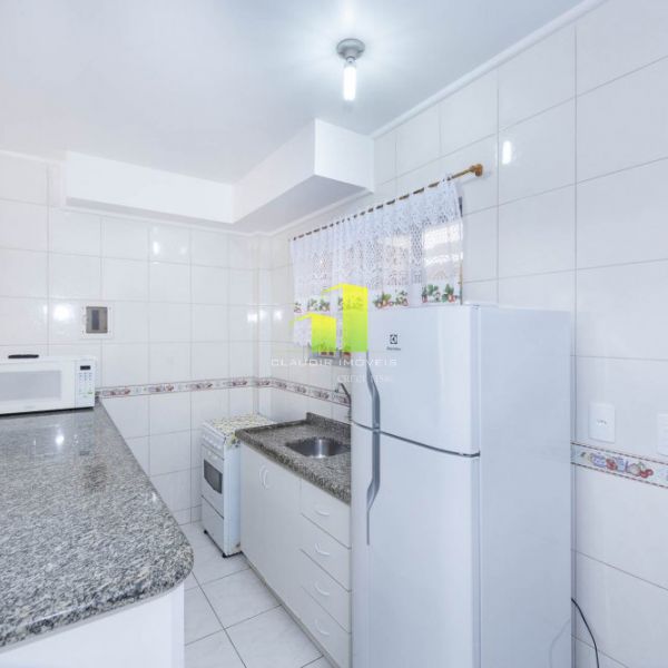 Apartamento econ�mico � 70 metros do mar em Bombas