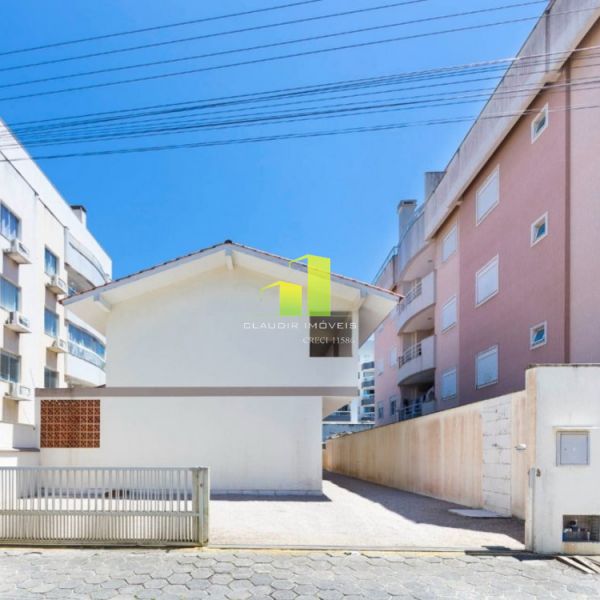 Apartamento econ�mico � 70 metros do mar em Bombas
