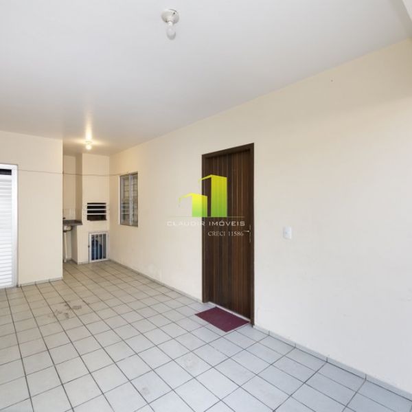 Apartamento econ�mico � 70 metros do mar em Bombas