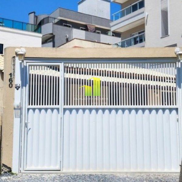 Casa com Piscina 3 dormit�rios em Bombinhas - SC!