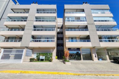 APTO 02 QUARTOS EM BOMBAS COM �TIMA LOCALIZA��O