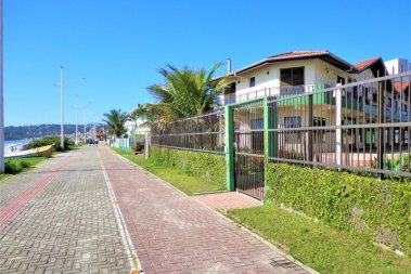 Duplex P� na Areia para 8 Pessoas em Bombinhas